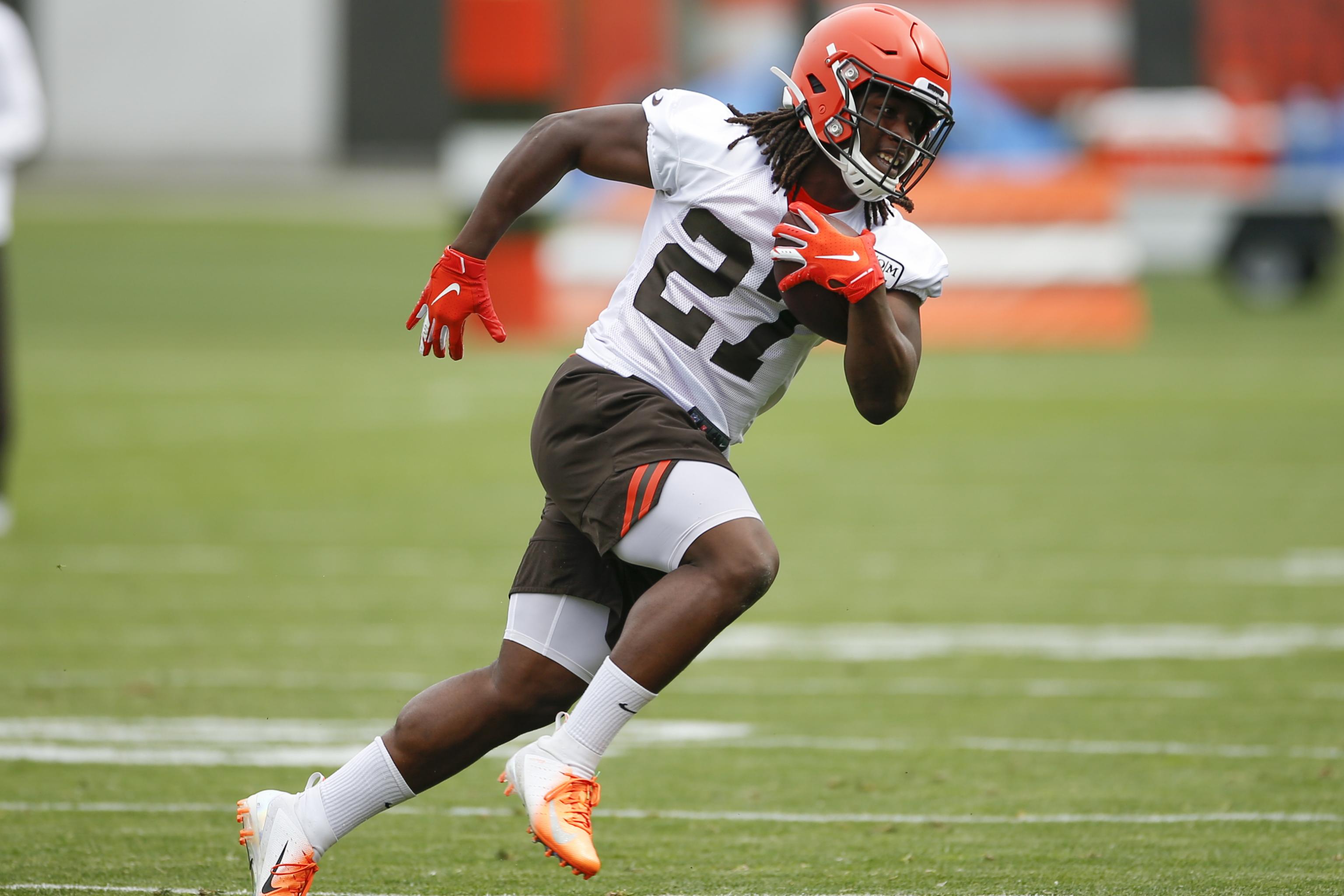 2022 NFL Training Camp Report August 8: Does Kareem Hunt Belong on