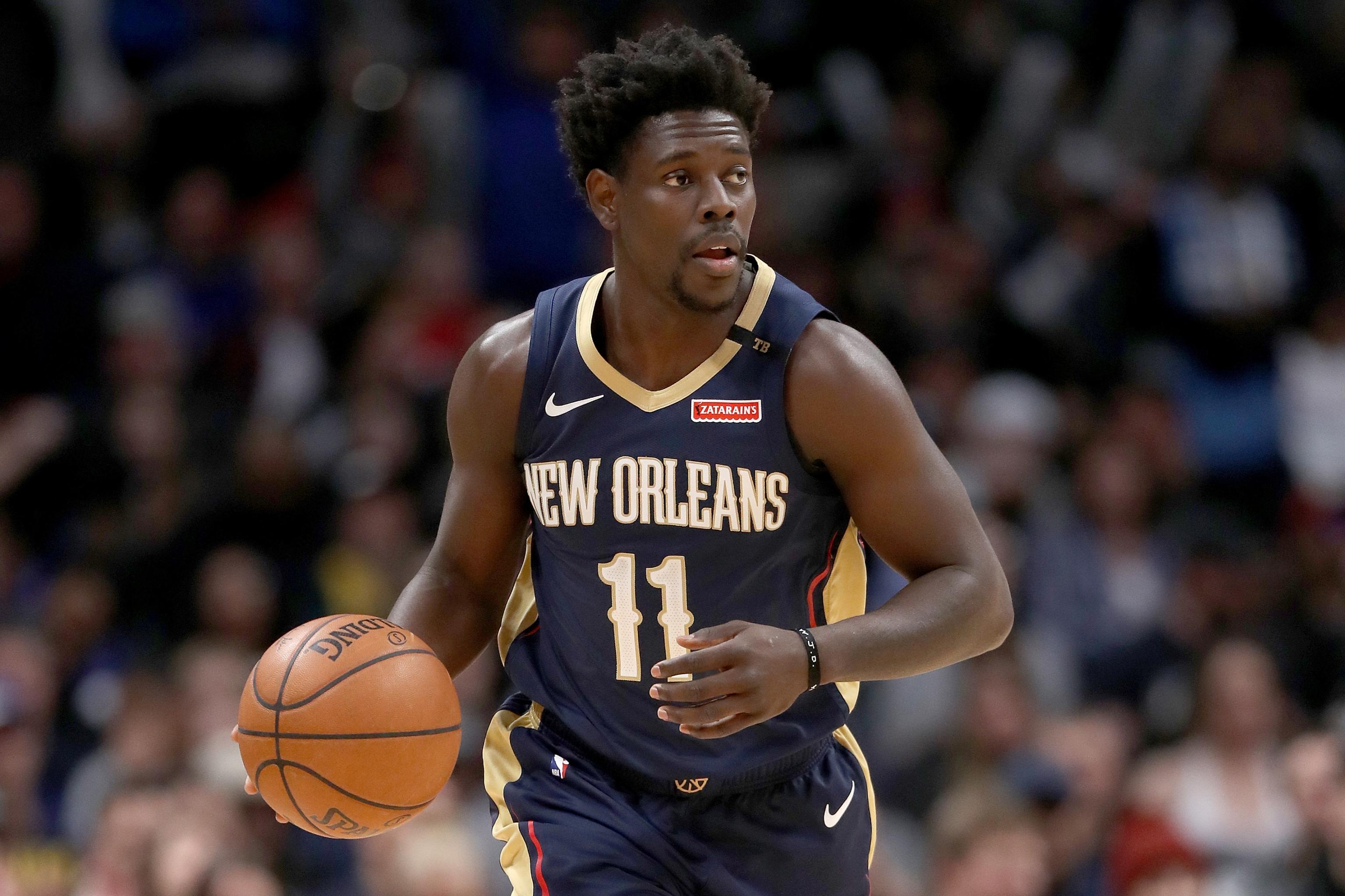 Bucks Plan Trade for Jrue Holiday in Bid to Keep Giannis - The New York  Times