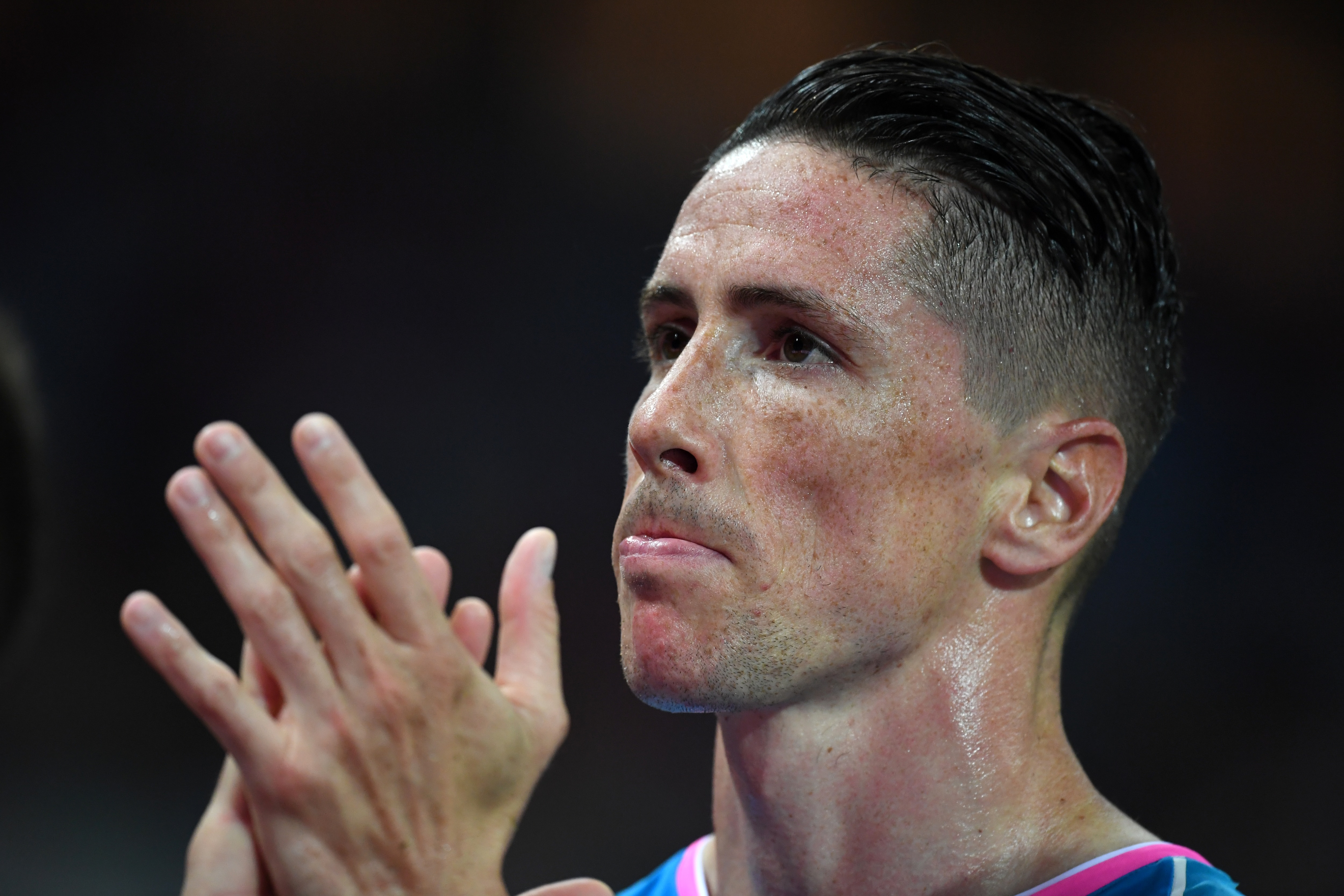 SAITAMA, JAPAN - JUNE 15: (EDITORIAL USE ONLY) Fernando Torres of Sagan Tosu applauds fans after the J.League J1 match between Urawa Red Diamonds and Sagan Tosu at Saitama Stadium on June 15, 2019 in Saitama, Japan. (Photo by Etsuo Hara/Getty Images)