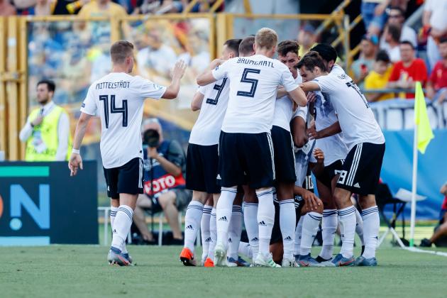 BOLOGNA, ITALY - JUNE 27: Nadiem Amiri of Germany celebrates after scoring his team's first goal with team mates during the 2019 UEFA U-21 Semi-Final match between Germany and Romania at Stadio Renato Dall'Ara on June 27, 2019 in Bologna, Italy. (Photo by TF-Images/Getty Images)
