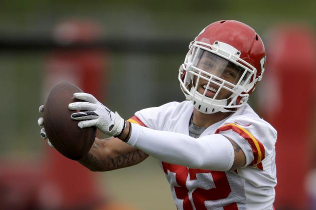 Kansas City Chiefs free safety Tyrann Mathieu (32) catches a ball during the NFL football team's organized team activities Thursday, June 6, 2019, in Kansas City, Mo. (AP Photo/Charlie Riedel)