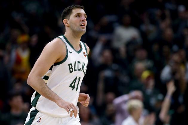 MILWAUKEE, WISCONSIN - MAY 17:  Nikola Mirotic #41 of the Milwaukee Bucks jogs across the court in the first quarter against the Toronto Raptors during Game Two of the Eastern Conference Finals of the 2019 NBA Playoffs at the Fiserv Forum on May 17, 2019 in Milwaukee, Wisconsin. NOTE TO USER: User expressly acknowledges and agrees that, by downloading and or using this photograph, User is consenting to the terms and conditions of the Getty Images License Agreement. (Photo by Jonathan Daniel/Getty Images)