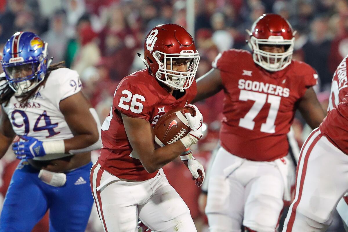Oklahoma RB Kennedy Brooks to Return to Team After Title IX