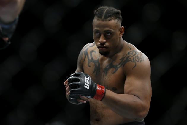 SUNRISE, FLORIDA - APRIL 27:  Greg Hardy fights Dmitrii Smoliakov of Russia during their heavyweight bout at UFC Fight Night at BB&T Center on April 27, 2019 in Sunrise, Florida. (Photo by Michael Reaves/Getty Images)