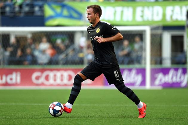 SEATTLE, WASHINGTON - JULY 17: Mario Götze #10 of Borussia Dortmund dribbles with the ball in the first half against the Seattle Sounders during the pre-season friendly match between Borussia Dortmund and Seattle Sounders FC at CenturyLink Field on July 17, 2019 in Seattle, Washington. (Photo by Abbie Parr/Getty Images)