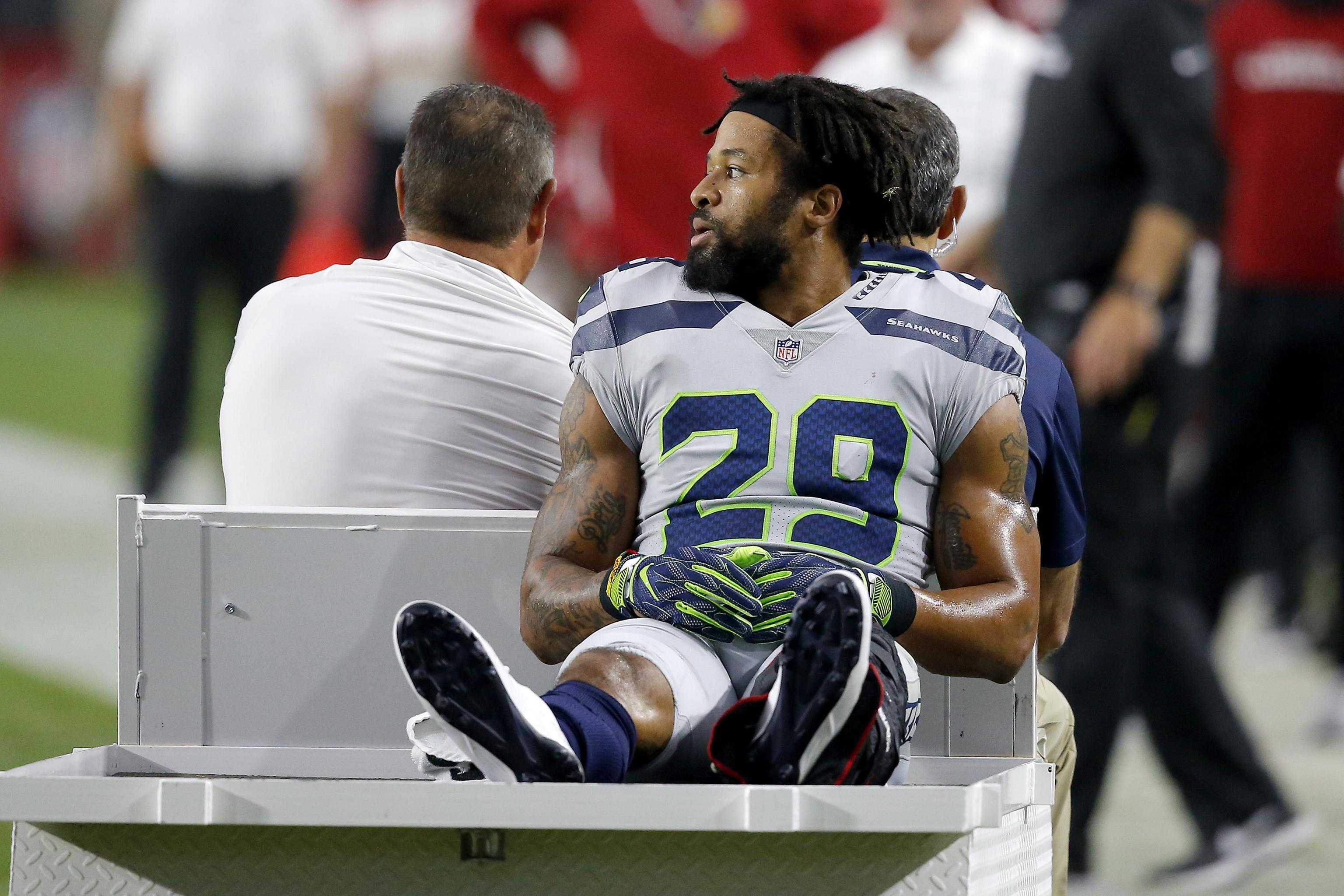 Earl Thomas Has No Regrets For Giving Seahawks HC Pete Carroll The Middle  Finger Last Year - Daily Snark