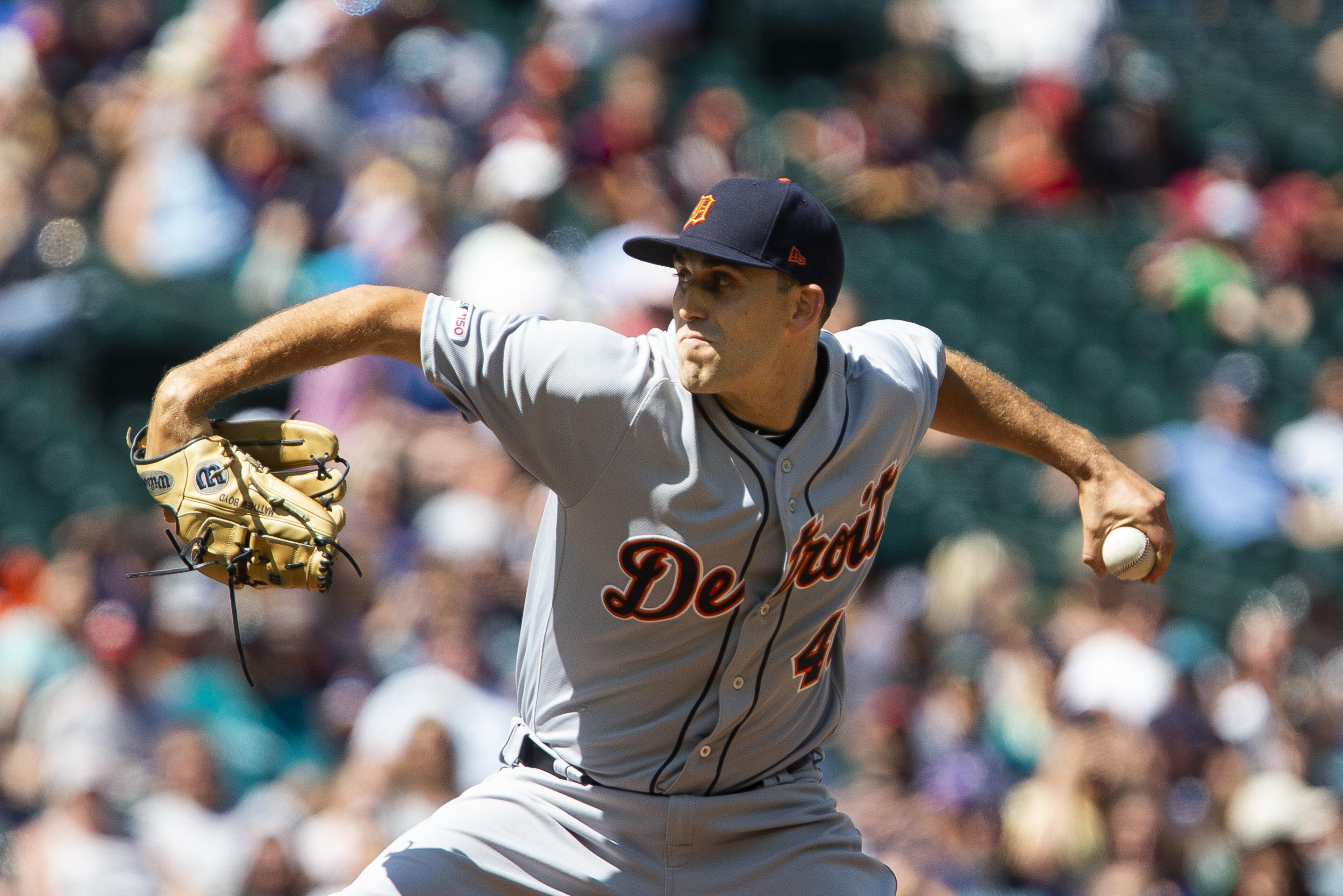 Tigers outslug Yankees, 10-6, after teams trade blows in fight-filled