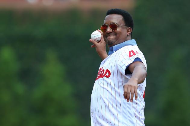 PHILADELPHIA, PA - AUGUST 04: Former Phillies player and Hall of Famer Pedro Martinez throws out the first pitch during a pre-game ceremony celebrating the 2009 Nation League Champion Philadelphia Phillies before their game against the Chicago White Sox at Citizens Bank Park on August 4, 2019 in Philadelphia, Pennsylvania. (Photo by Rich Schultz/Getty Images)