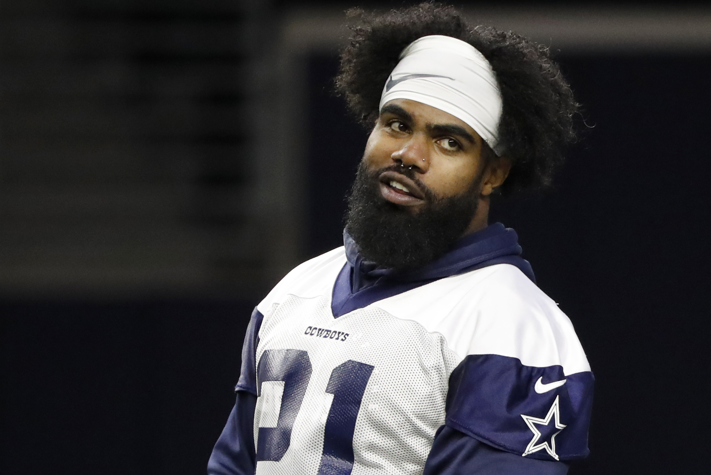 Stephen Jones: Timetable for new Ezekiel Elliott contract not set, but RB  is a priority – 'He's the straw that stirs our drink'