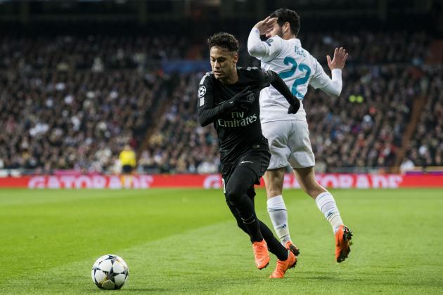 MADRID, SPAIN - FEBRUARY 14: Neymar da Silva Santos Junior, Neymar Jr (L), of Paris Saint Germain fights for the ball with Isco Alarcon of Real Madrid during the UEFA Champions League 2017-18 Round of 16 (1st leg) match between Real Madrid vs Paris Saint Germain at Estadio Santiago Bernabeu on February 14 2018 in Madrid, Spain. (Photo by Power Sport Images/Getty Images)