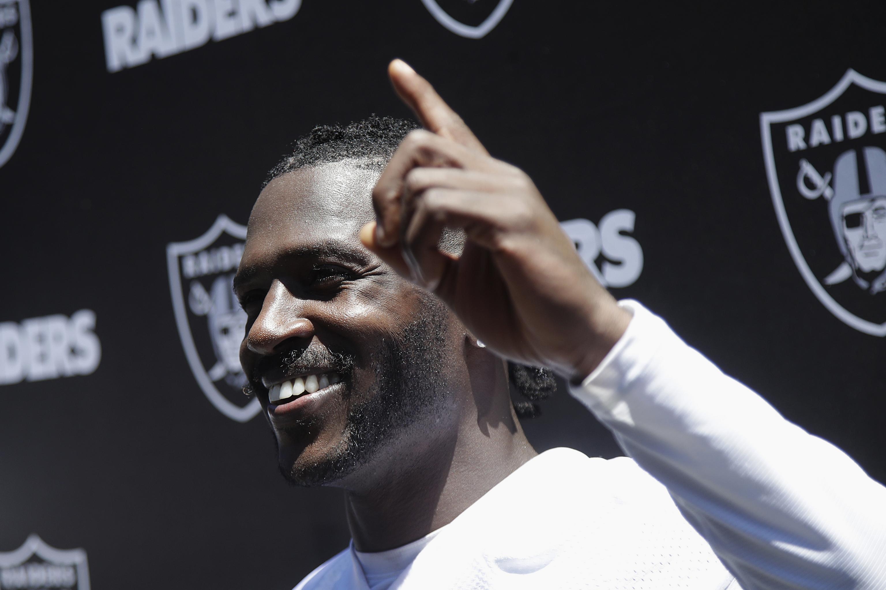 Report: Antonio Brown threatens retirement over new NFL helmet