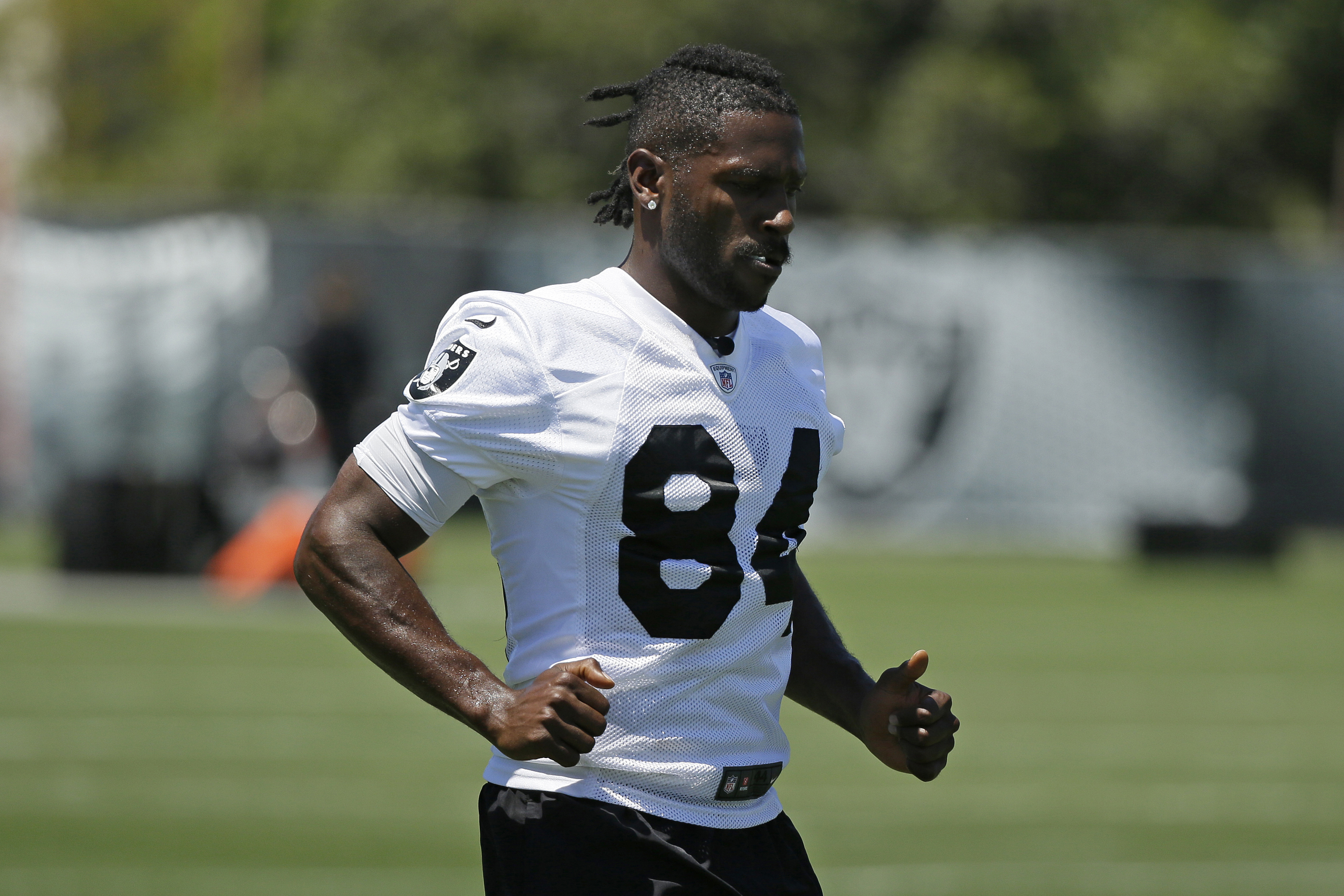 Hard Knocks' 2019 Recap: Antonio Brown Explains Frostbite Injury and  Everything Else That Happened in Episode 2