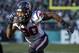 ARCHIVO - En esta foto de archivo del 23 de diciembre de 2018, el linebacker de los Texans de Houston, Jadeveon Clowney (90), se desplaza durante un juego de la NFL contra los Eagles de Filadelfia, en Filadelfia. (AP Foto/Chris Szagola, Archivo)