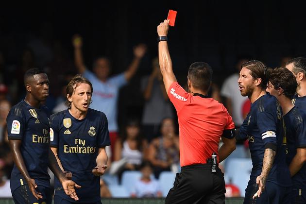 VIGO, SPAIN - AUGUST 17: Estrada Fernandez, the referee, shows a red card to Luka Modric of Real Madrid during the Liga match between RC Celta de Vigo and Real Madrid CF at Abanca-Balaídos on August 17, 2019 in Vigo, Spain. (Photo by Octavio Passos/Getty Images)