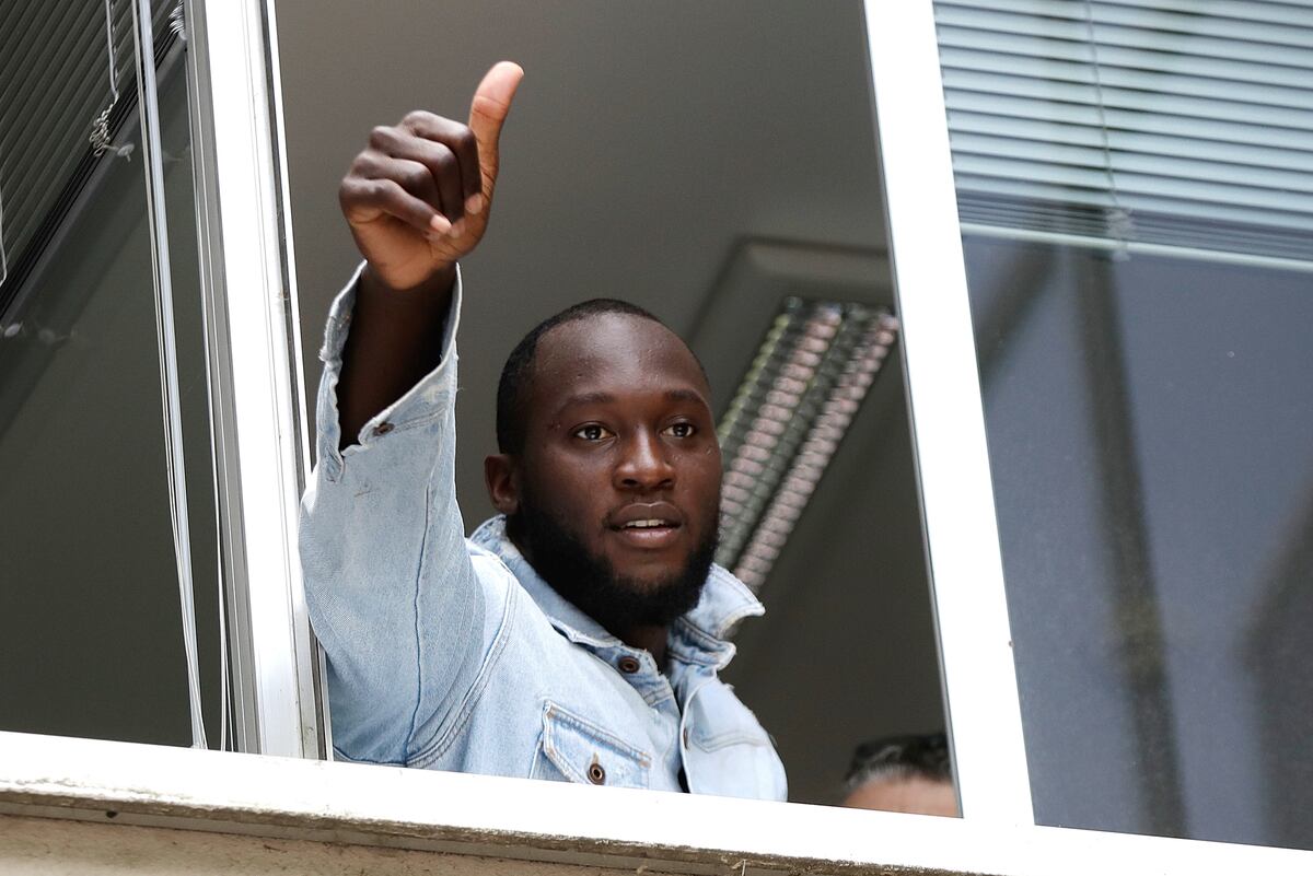 Romelu Lukaku Hits Back at Gary Neville's Comments He Is ...