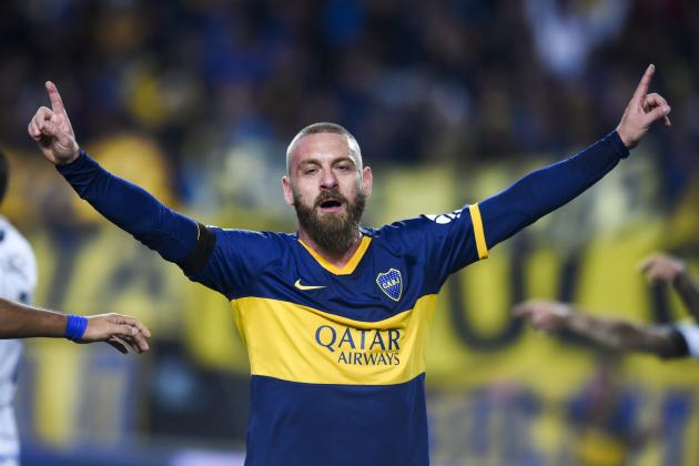 LA PLATA, ARGENTINA - AUGUST 13: Daniele De Rossi of Boca Juniors celebrates after scoring the first goal of his team during a match between Boca Juniors and Almagro as part of Round of 32 of Copa Argentina 2019 at Estadio Ciudad de La Plata on August 13, 2019 in La Plata, Argentina. (Photo by Marcelo Endelli/Getty Images)
