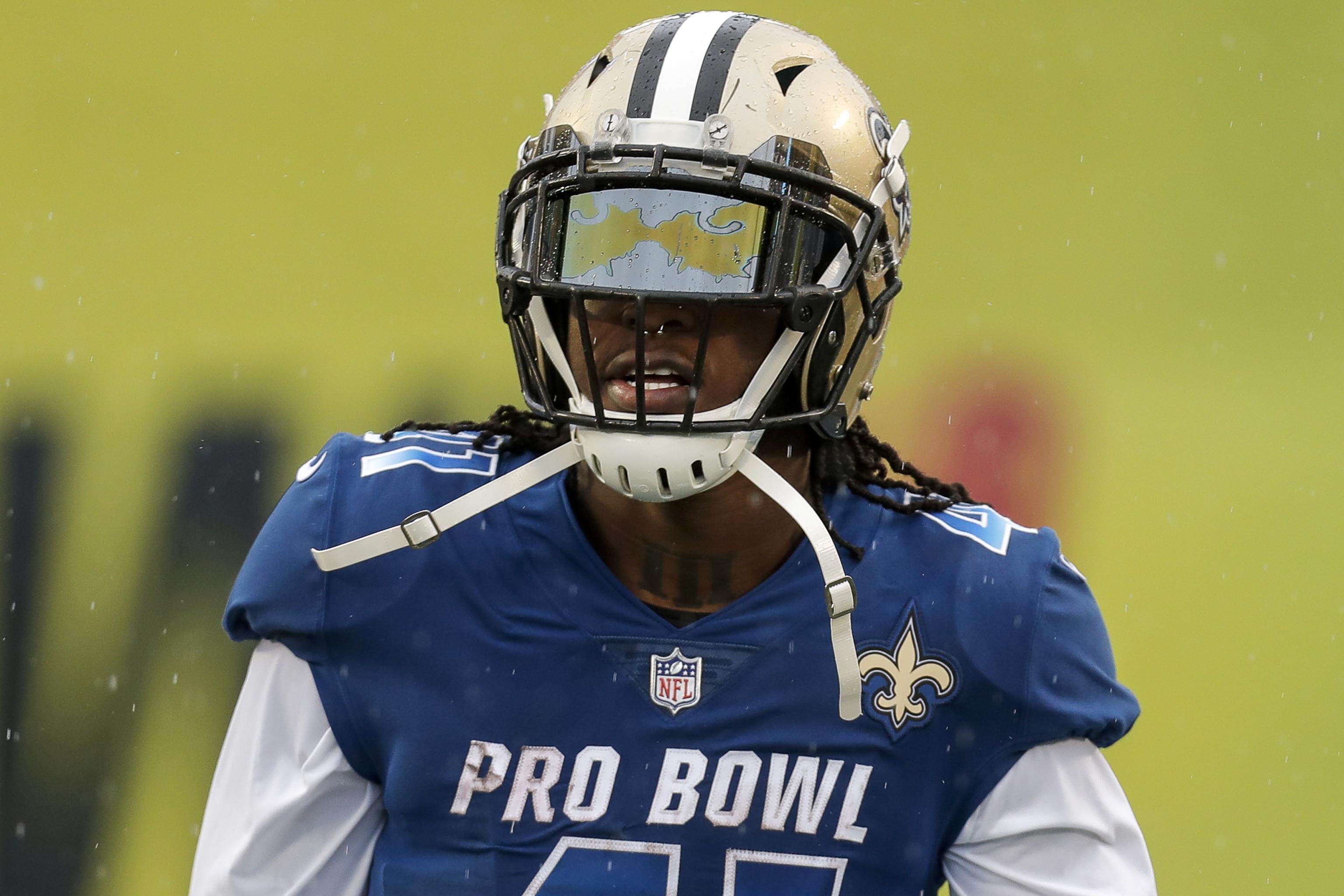 NFL allowing players to wear lightly tinted Oakley helmet visors - Sports  Illustrated