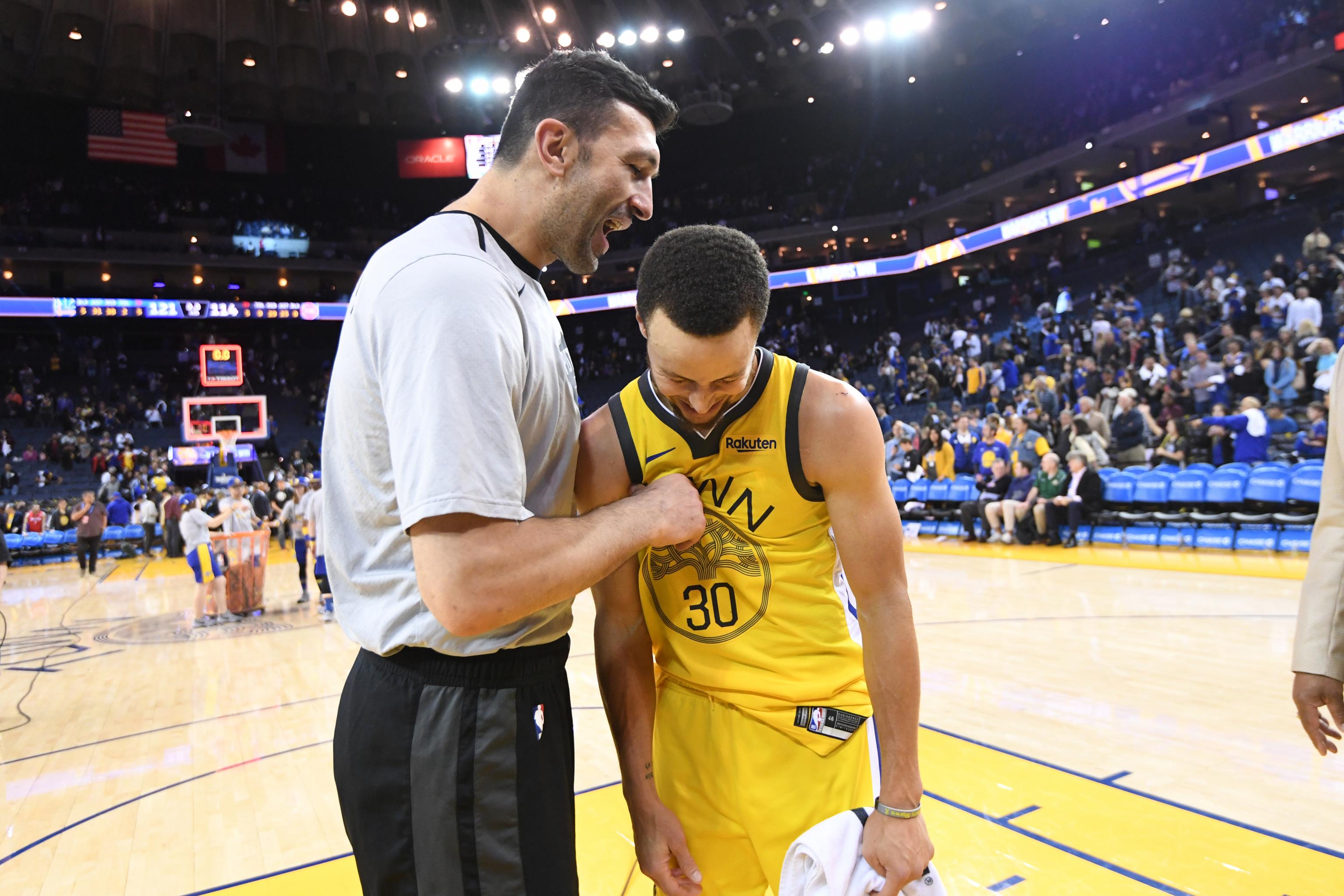 Warriors' center Zaza Pachulia cleared to play in Game 1 of NBA