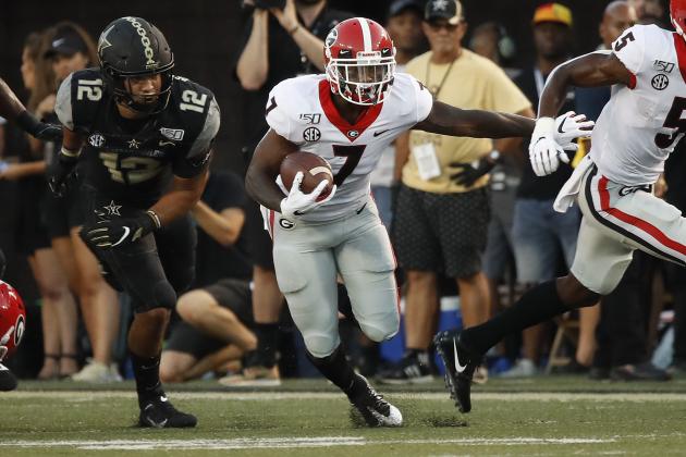 NASHVILLE, TENNESSEE - AUGUST 31: D'Andre Swift #7 of the Georgia Bulldogs rushes against the Vanderbilt Commodores during the first half at Vanderbilt Stadium on August 31, 2019 in Nashville, Tennessee. (Photo by Frederick Breedon/Getty Images)