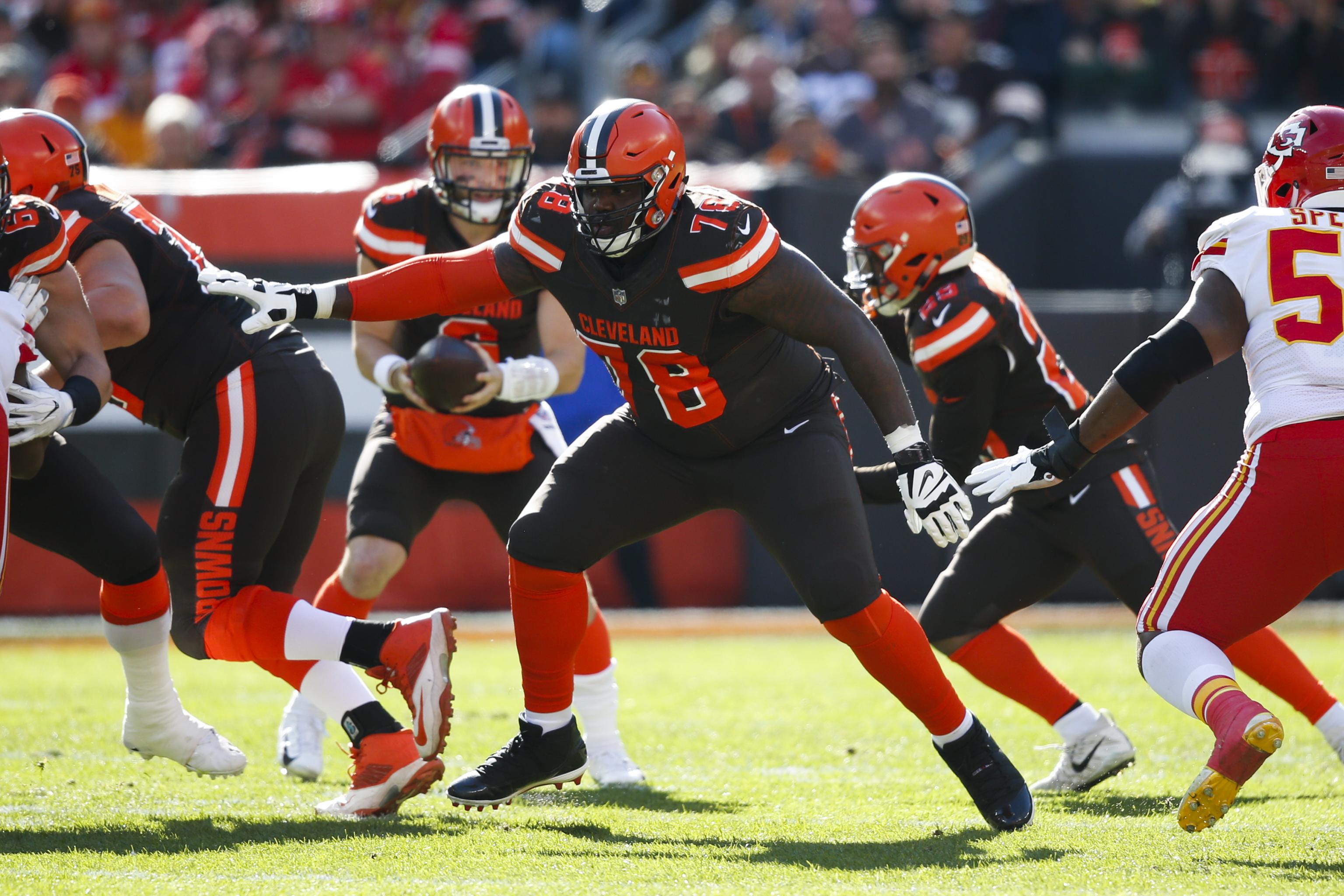 Cleveland Browns re-sign OL Greg Robinson, release wide receiver