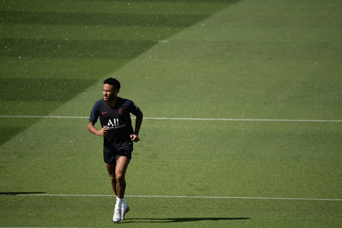 Brazil's Neymar Replaced by Philippe Coutinho vs. Nigeria with Apparent Injury