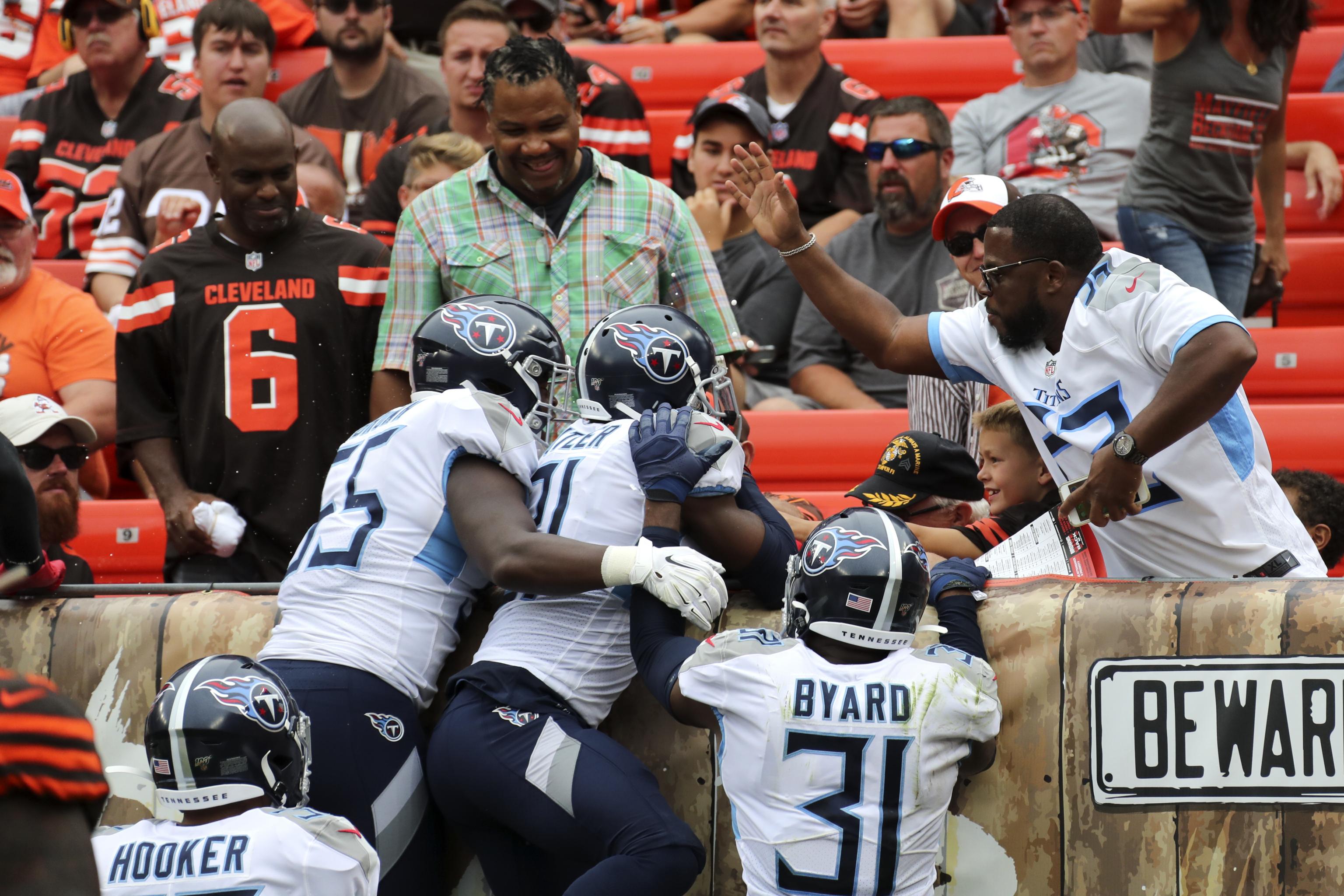 Browns take to the air, overwhelm Titans 27-3 - National Football Post