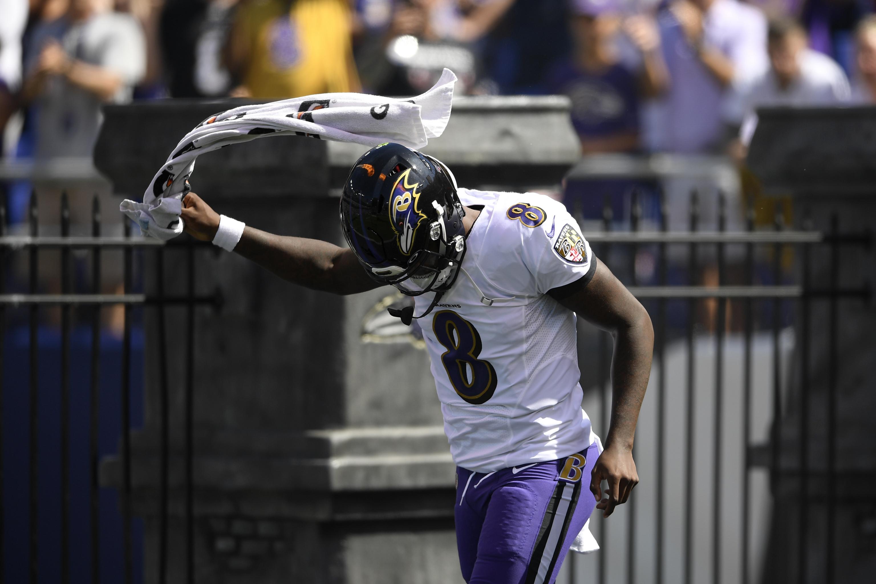 Lamar Jackson helps Ravens run past Cardinals 23-17