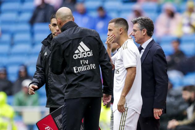 MADRID, SPAIN - SEPTEMBER 14: (L-R) coach Zinedine Zidane of Real Madrid, Eden Hazard of Real Madrid during the La Liga Santander  match between Real Madrid v Levante at the Santiago Bernabeu on September 14, 2019 in Madrid Spain (Photo by David S. Bustamante/Soccrates/Getty Images)