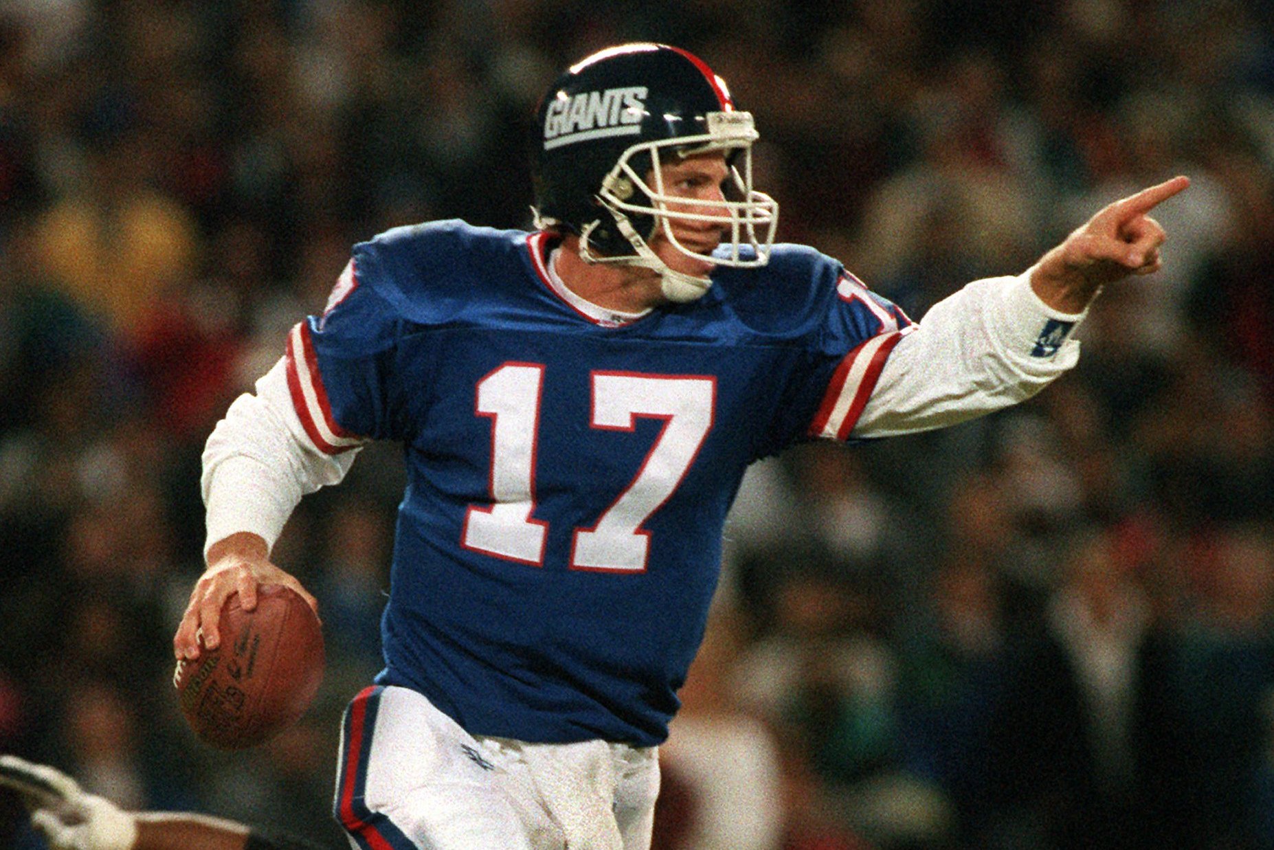 Quarterback Dave Brown of the New York Giants looks on during a game  News Photo - Getty Images