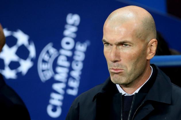 MADRID, SPAIN - SEPTEMBER 14: (L-R) Casemiro of Real Madrid, Eden Hazard of Real Madrid, Eder Militao of Real Madrid, coach Zinedine Zidane of Real Madrid during the La Liga Santander  match between Real Madrid v Levante at the Santiago Bernabeu on September 14, 2019 in Madrid Spain (Photo by David S. Bustamante/Soccrates/Getty Images)