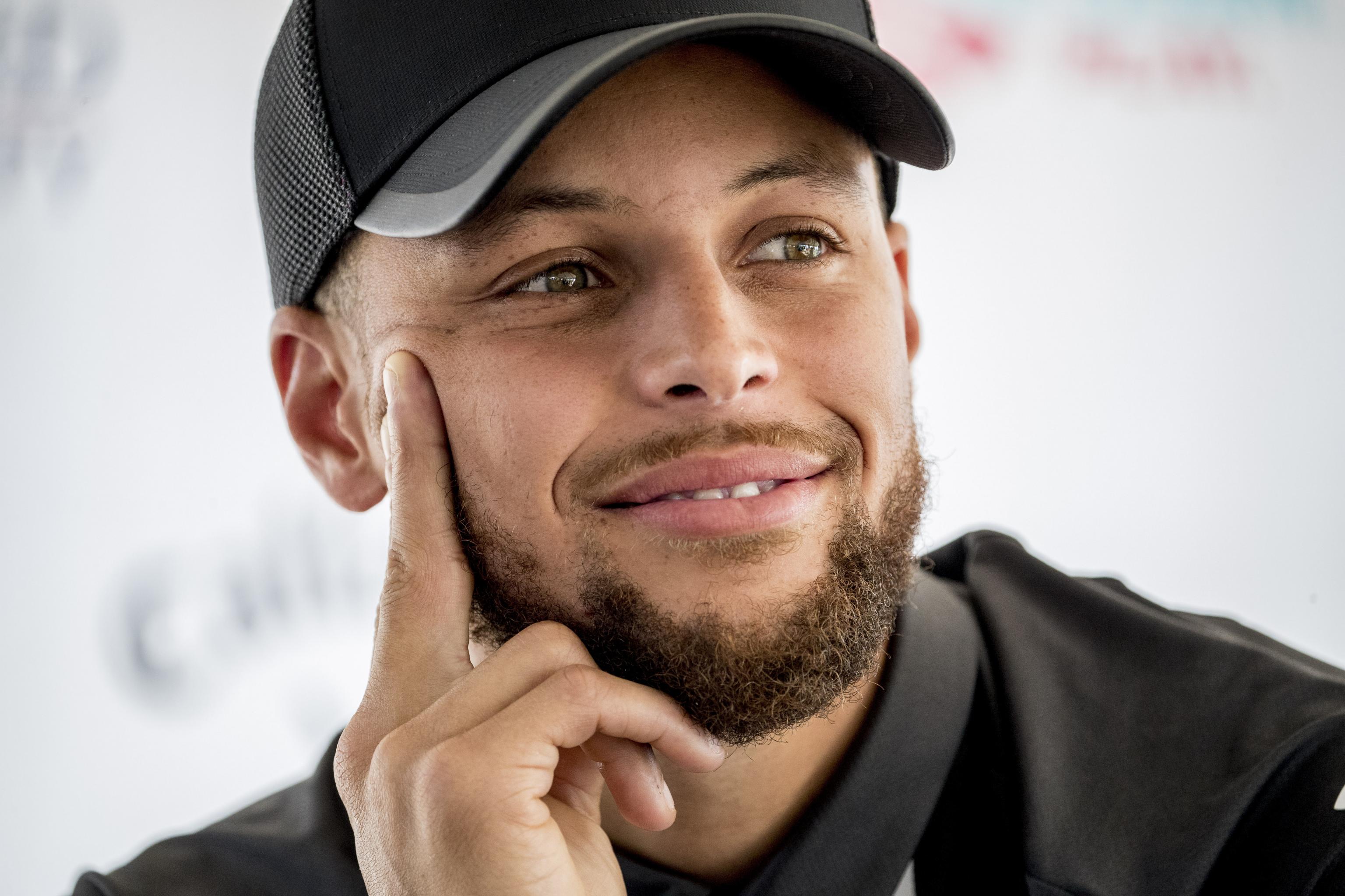 Warriors Steph Curry to take on Phil Mickelson in celebrity golf match -  Golden State Of Mind