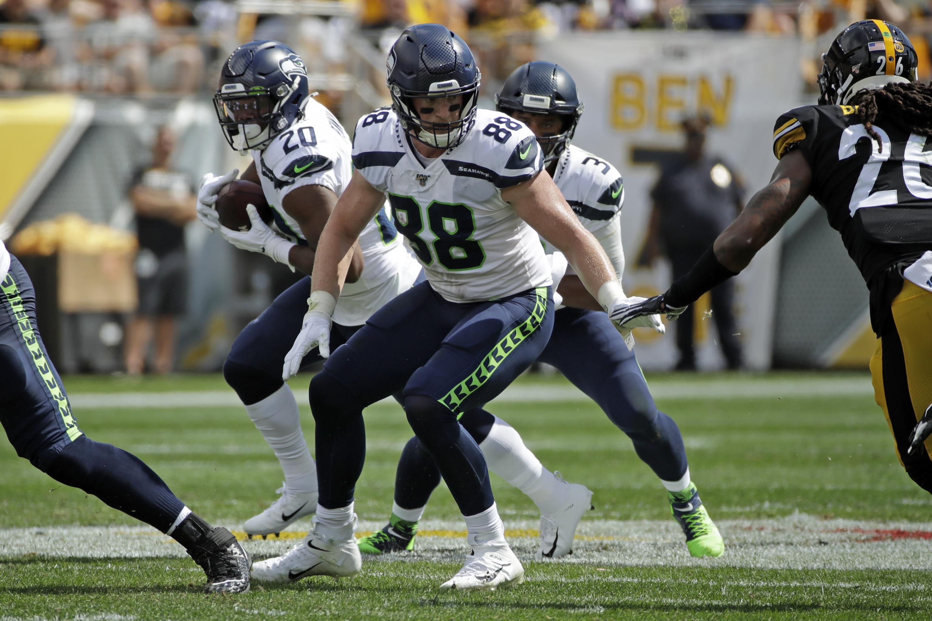 With McDonald hurt, Steelers add Seahawks TE Nick Vannett