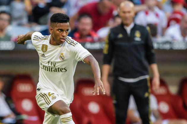 (L-R) Rodrygo Goes of Real Madrid CF, coach Zinedine Zidane of Real Madrid CF during the Pre-season Friendly match between Real Madrid and Tottenham Hotspur FC at Allianz Arena on July 30, 2019 in Munich, Germany(Photo by VI Images via Getty Images)