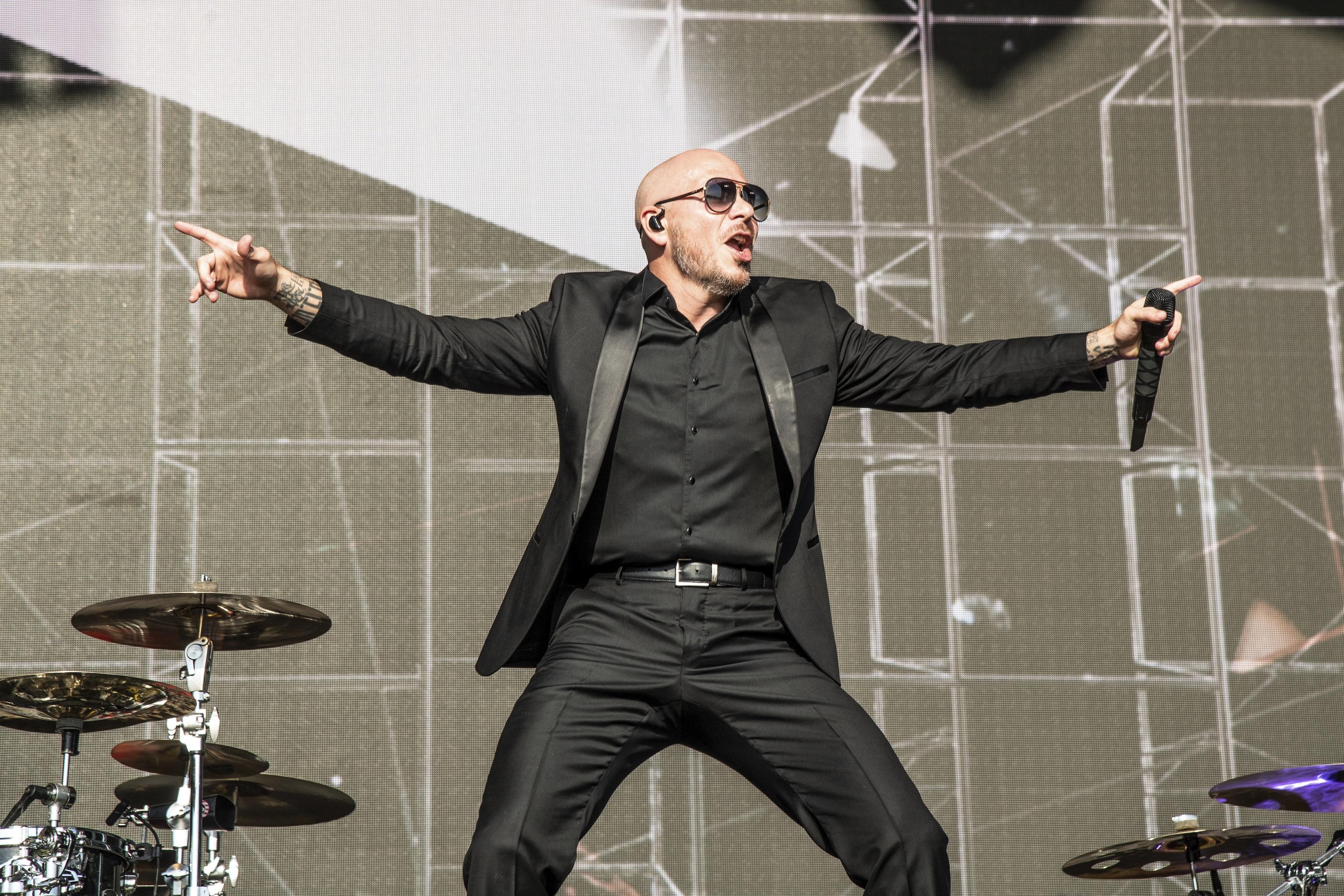https bleacherreport com articles 2855696 report pitbull in talks to make guest appearance at super bowl 54 halftime show