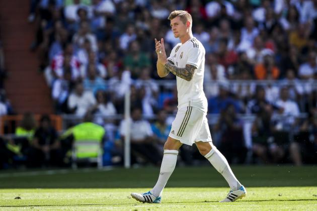 MADRID, SPAIN - OCTOBER 5: Toni Kroos of Real Madrid during the La Liga Santander  match between Real Madrid v Granada at the Santiago Bernabeu on October 5, 2019 in Madrid Spain (Photo by David S. Bustamante/Soccrates/Getty Images)