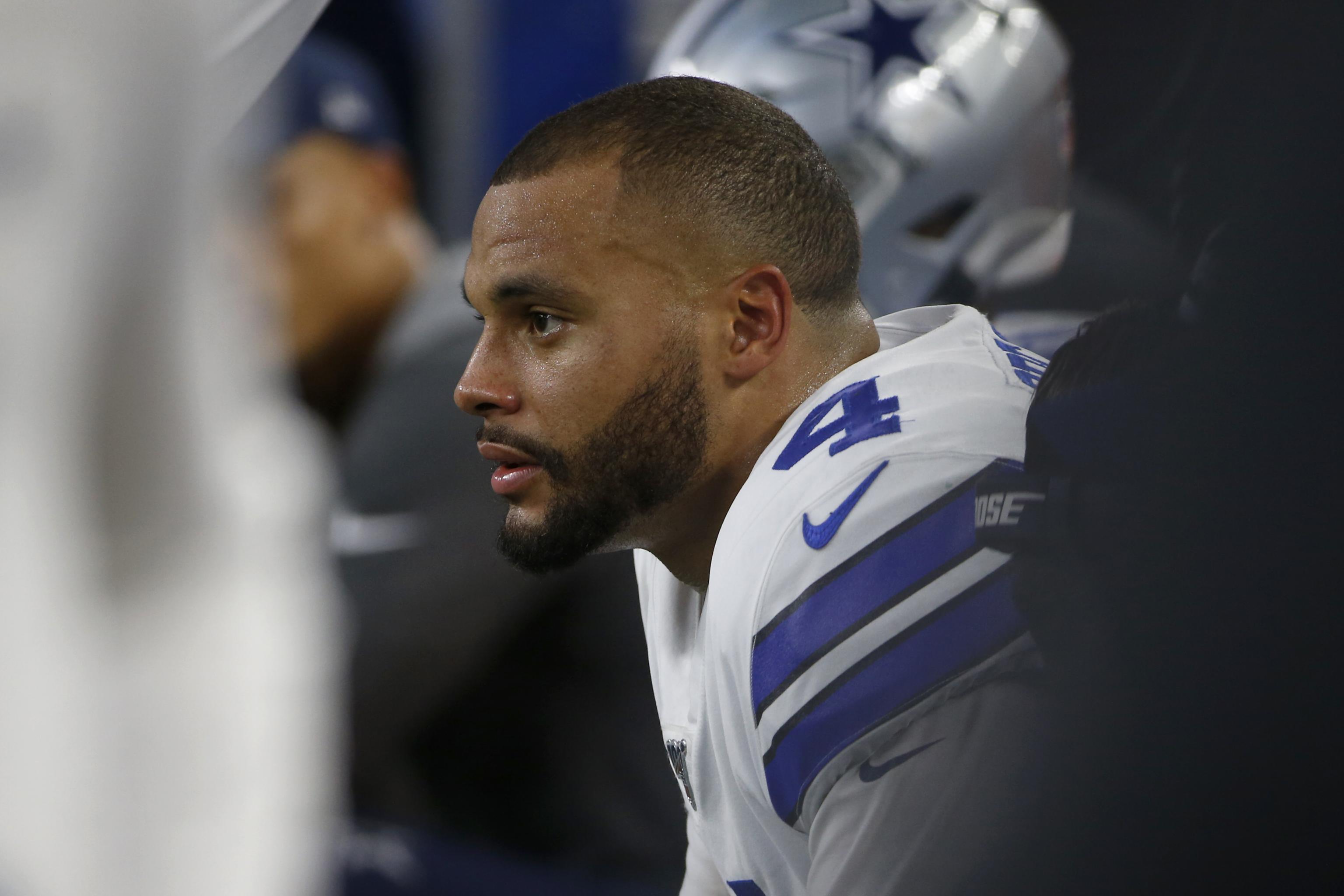 Dallas Cowboys quarterback Dak Prescott (4) looks to pass during an NFL game  against the Green Bay Packers Sunday, Nov. 13, 2022, in Green Bay, Wis. (AP  Photo/Jeffrey Phelps Stock Photo - Alamy