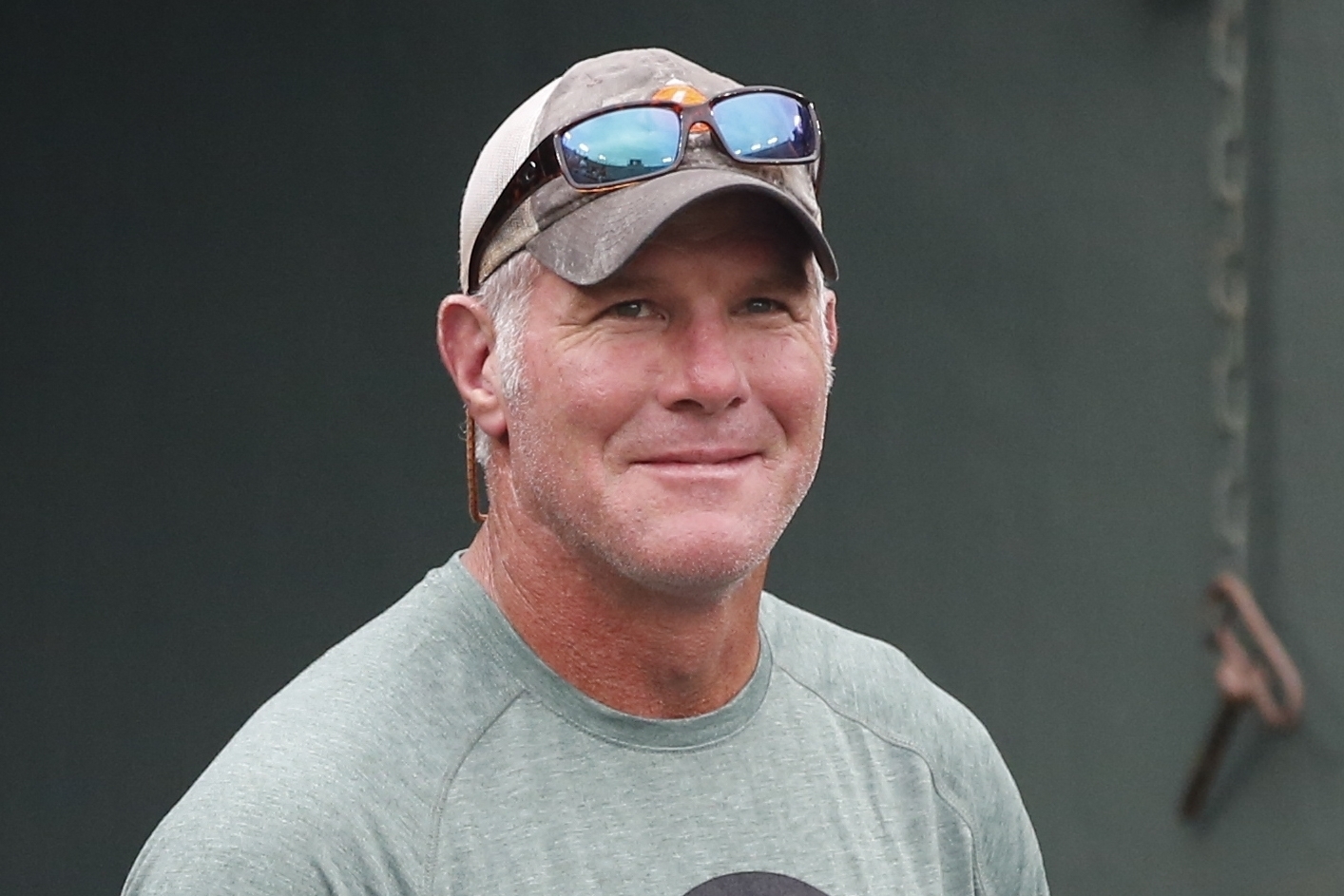 Brett Favre does not deserve to be shunned in Packers legend - mirror  Administrator - Mirror Online