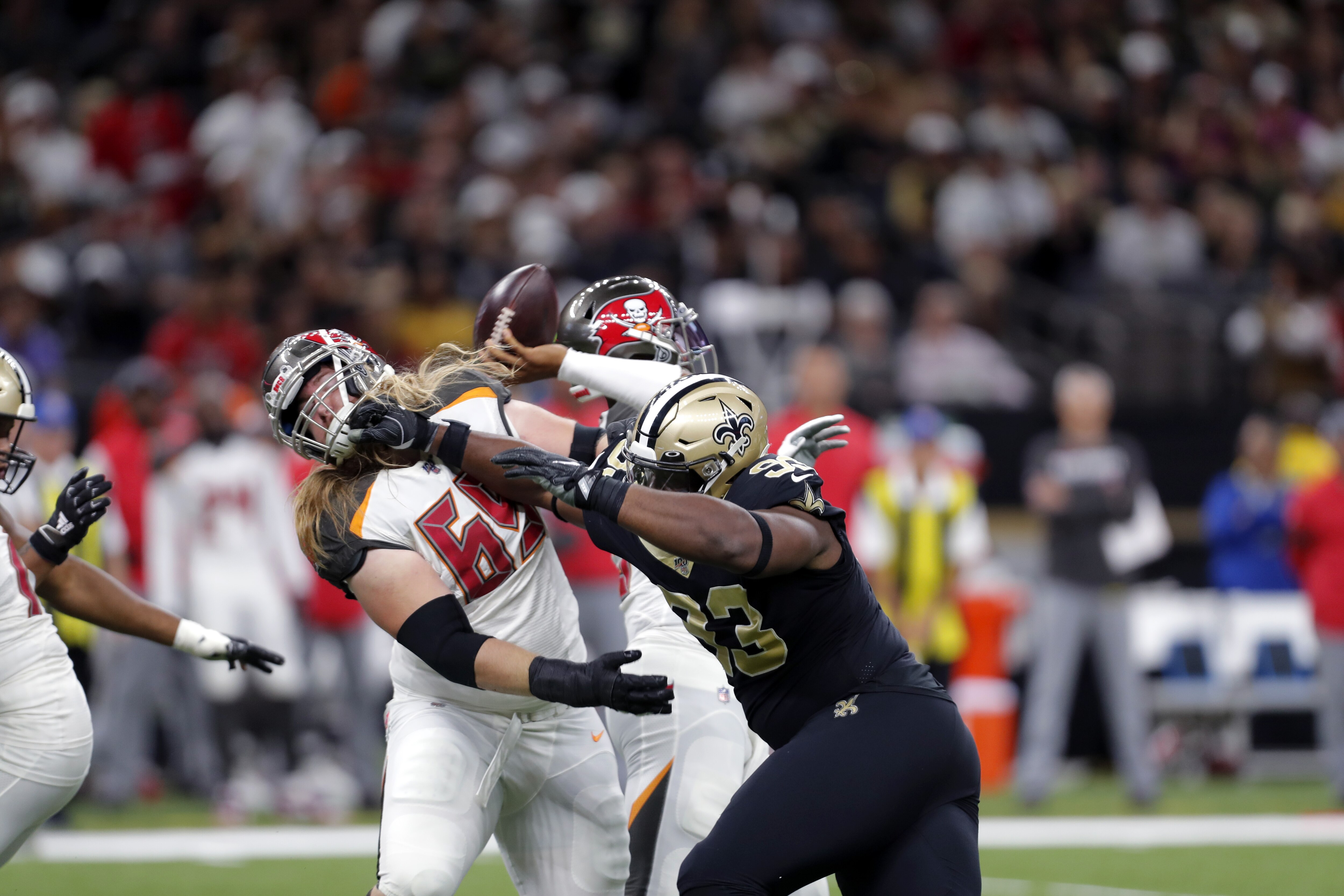 Buccaneers G Alex Cappa Broke His Arm In 2nd Qtr Vs Saints