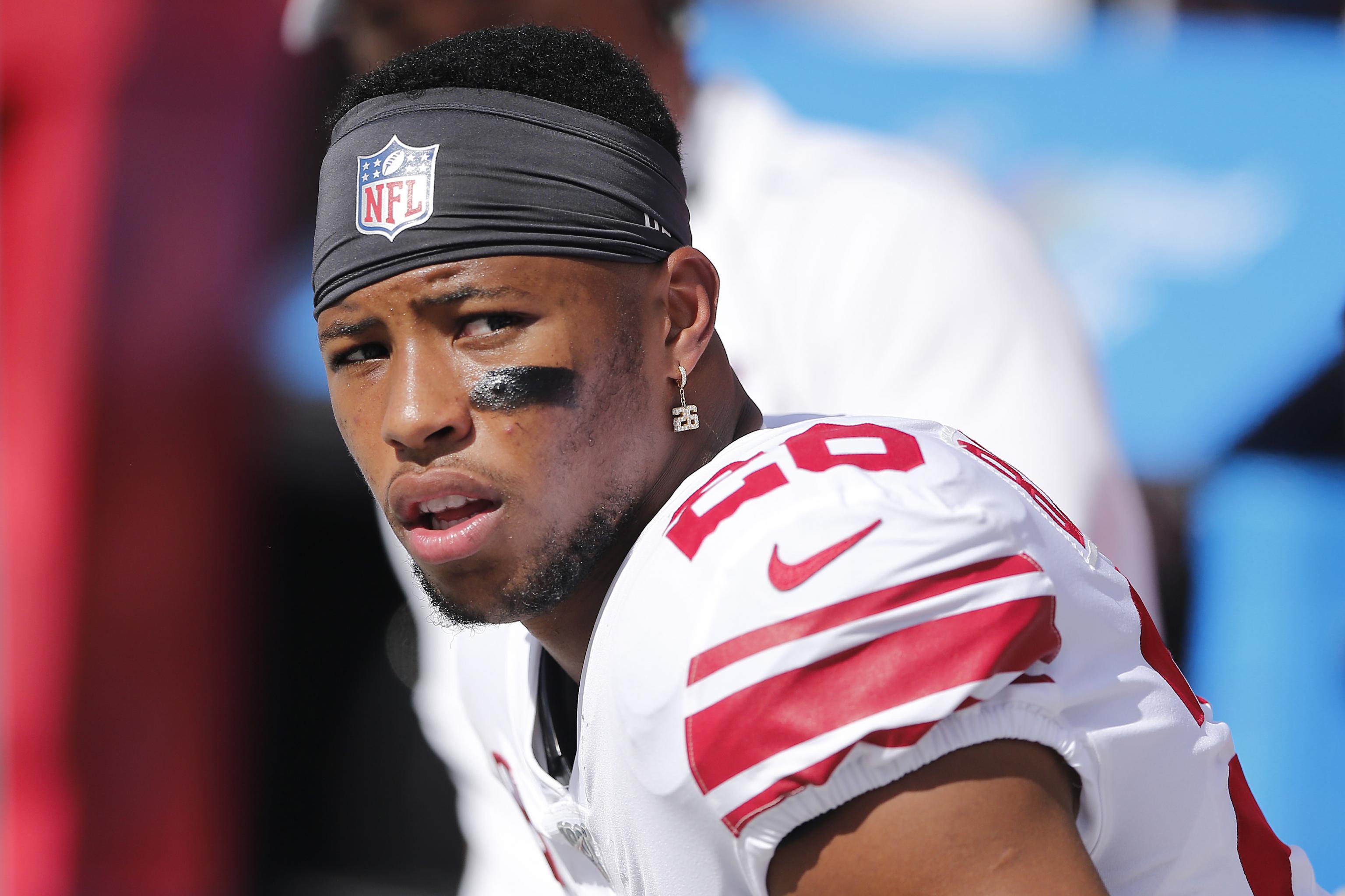 Giants' Saquon Barkley downplays balky shoulder after brief exit