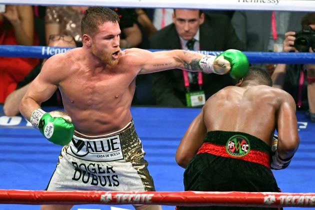 LAS VEGAS, NEVADA - MAY 04:  Canelo Alvarez (L) hits Daniel Jacobs in the ninth round of their middleweight unification fight at T-Mobile Arena on May 4, 2019 in Las Vegas, Nevada. Alvarez won by unanimous decision.  (Photo by Ethan Miller/Getty Images)