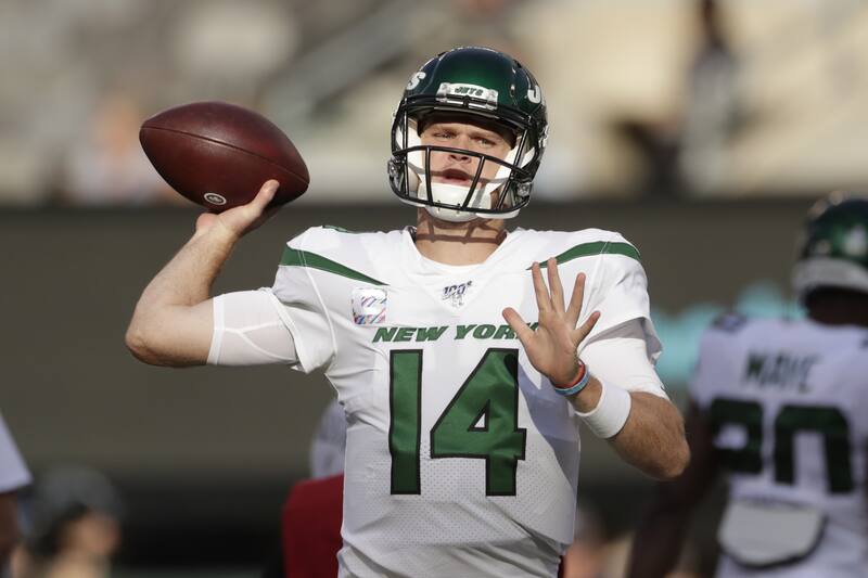 New York Jets quarterback Sam Darnold warms-up before an NFL football game against the Dallas Cowboys, Sunday, Oct. 13, 2019, in East Rutherford, N.J. (AP Photo/Adam Hunger)
