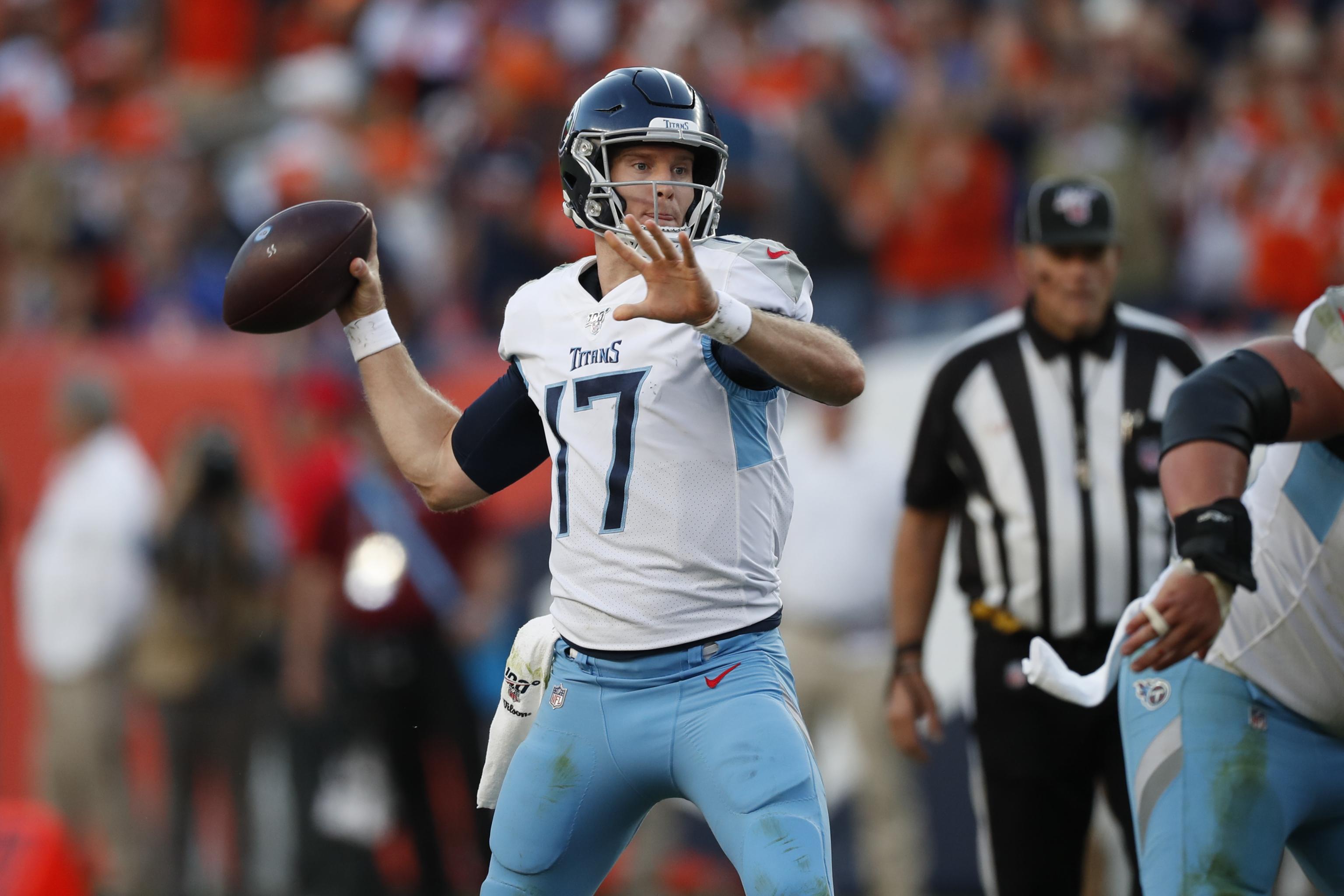 Titans bench Marcus Mariota for Ryan Tannehill