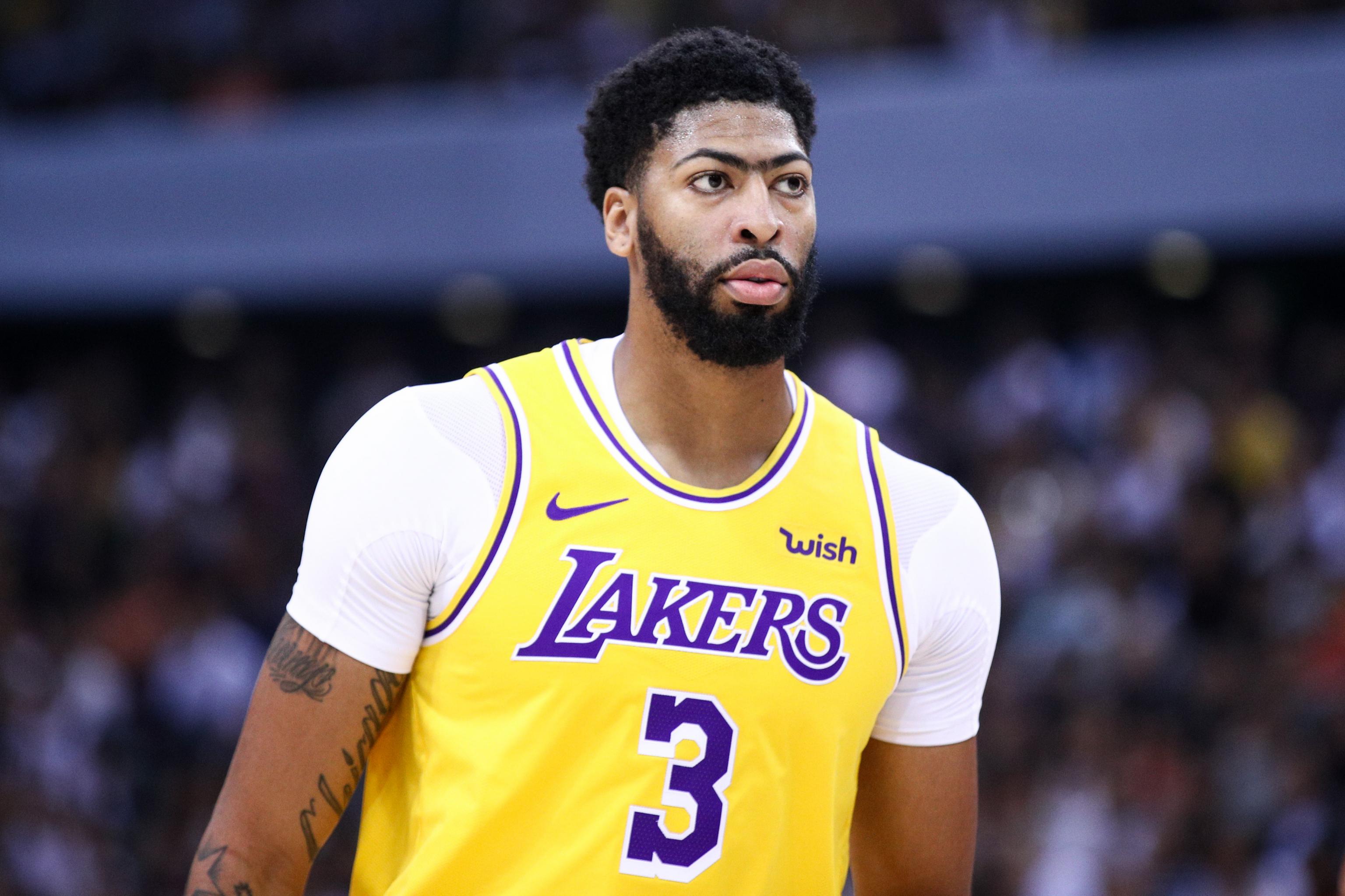 Lakers News Anthony Davis Won T Play Vs Warriors After Suffering Rib Injury Bleacher Report Latest News Videos And Highlights