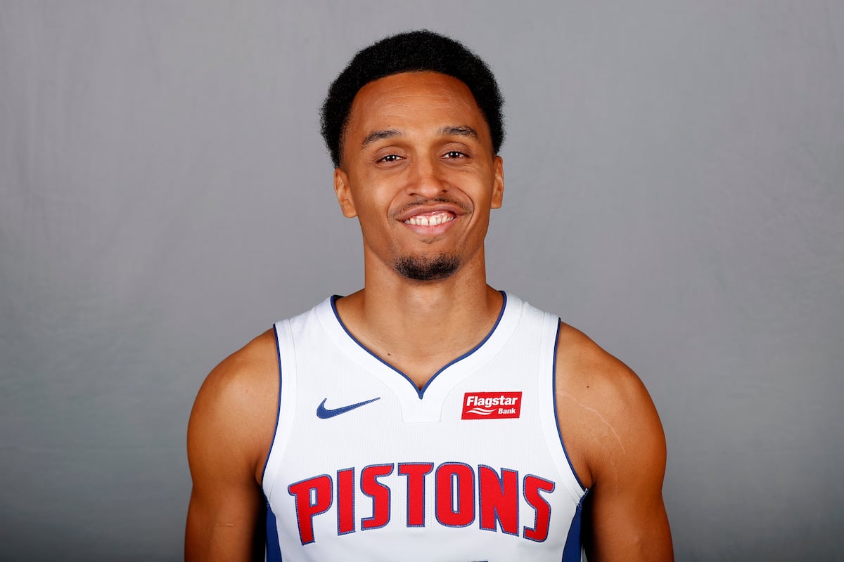 Lakers News LA Signs Reggie Hearn to Contract, Waives David Stockton