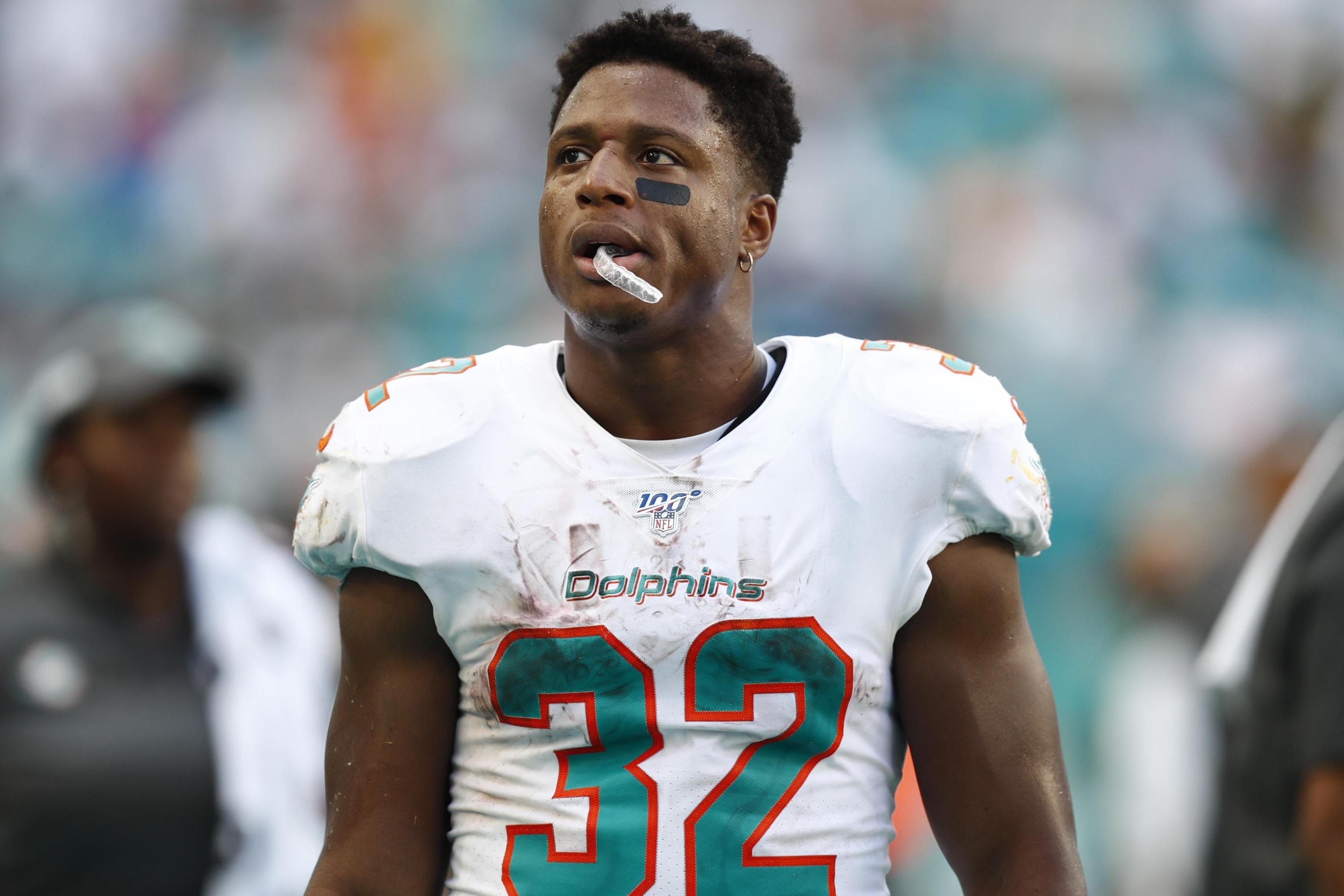 Why the Miami Dolphins should and should not trade Kenyan Drake