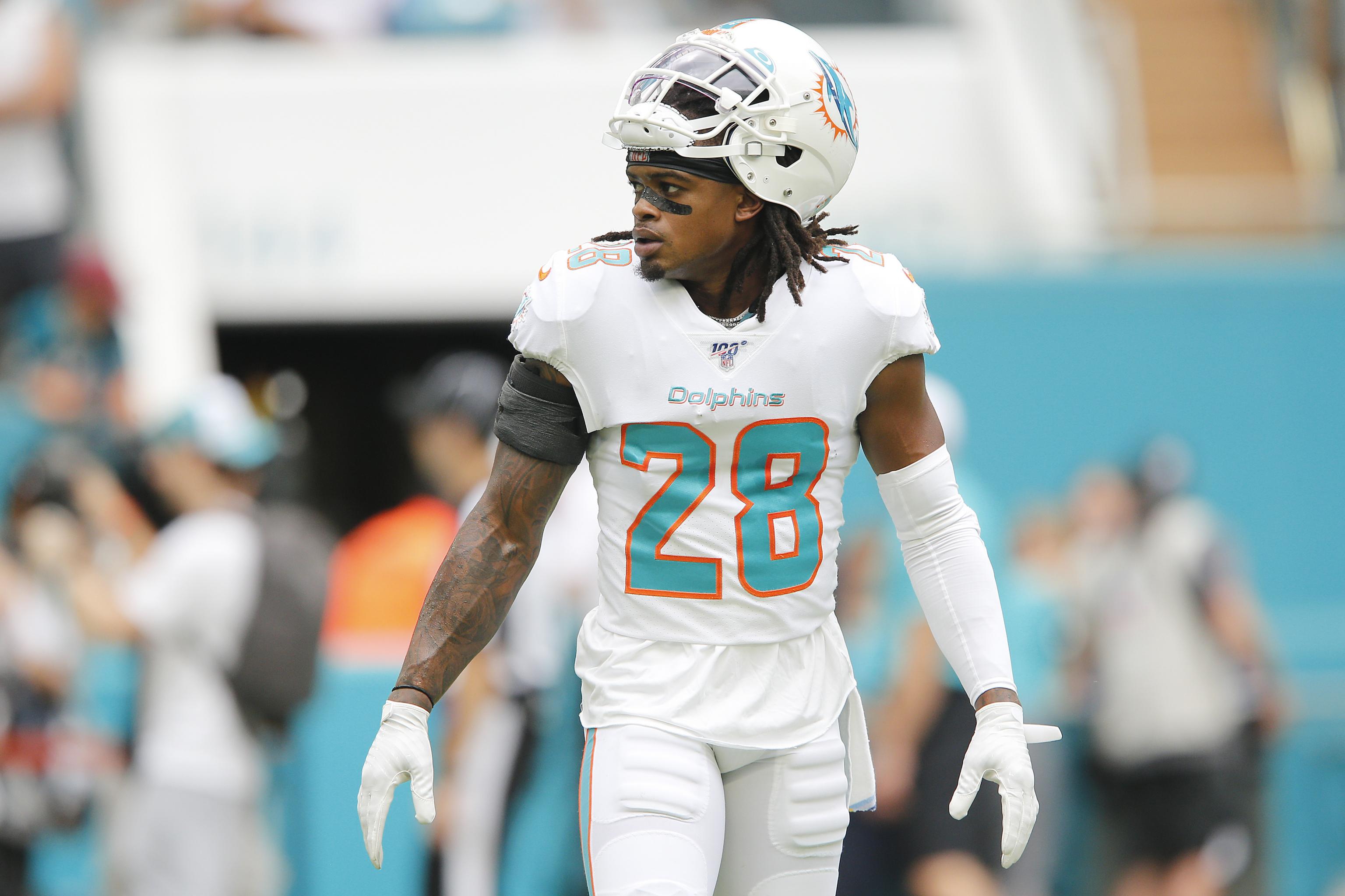 Dolphins' Bobby McCain evaluated for concussion during Jets game – Sun  Sentinel