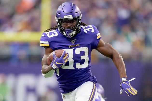 MINNEAPOLIS, MINNESOTA - OCTOBER 13: Dalvin Cook #33 of the Minnesota Vikings carries the ball against the Philadelphia Eagles during the game at U.S. Bank Stadium on October 13, 2019 in Minneapolis, Minnesota. The Vikings defeated the Eagles 38-20. (Photo by Hannah Foslien/Getty Images)