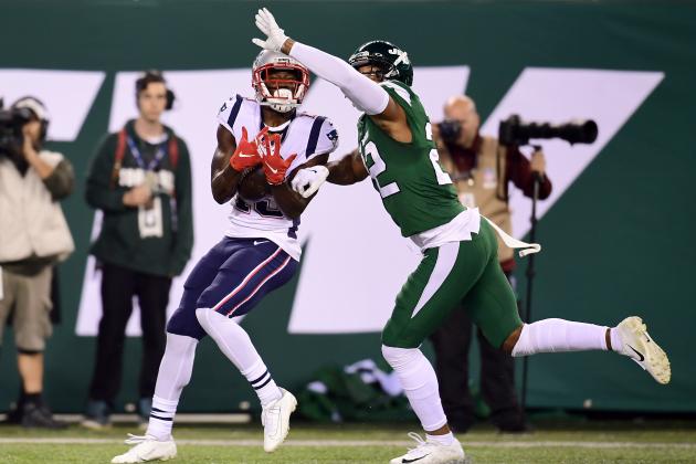 EAST RUTHERFORD, NEW JERSEY - OCTOBER 21: Trumaine Johnson #22 of the New York Jets attempts to block Phillip Dorsett #13 of the New England Patriots as he catches the ball for a touchdown in the first half of their game at MetLife Stadium on October 21, 2019 in East Rutherford, New Jersey. (Photo by Emilee Chinn/Getty Images)