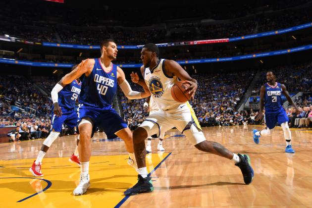 SAN FRANCISCO, CA - OCTOBER 24: Kevon Looney #5 of the Golden State Warriors drives to the basket against the LA Clippers on October 24, 2019 at Chase Center in San Francisco, California. NOTE TO USER: User expressly acknowledges and agrees that, by downloading and or using this photograph, user is consenting to the terms and conditions of Getty Images License Agreement. Mandatory Copyright Notice: Copyright 2019 NBAE (Photo by Noah Graham/NBAE via Getty Images)