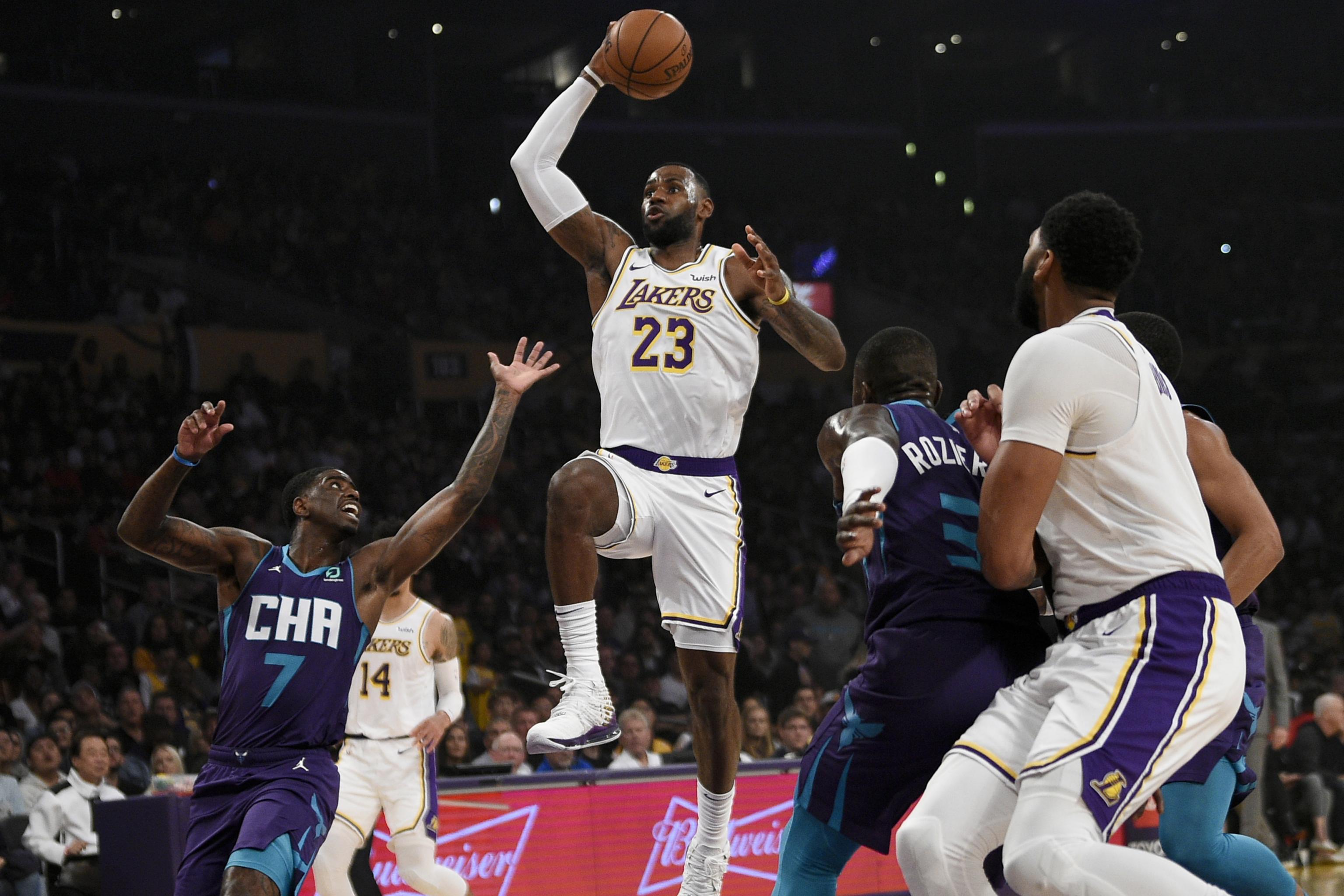 Anthony Davis Double Double Leads Lebron James Lakers To Win Vs Hornets Bleacher Report Latest News Videos And Highlights